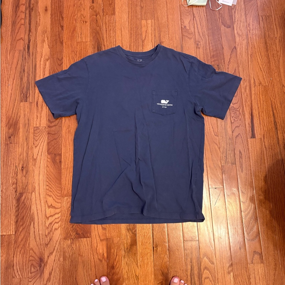 Vineyard vines navy T-shirt